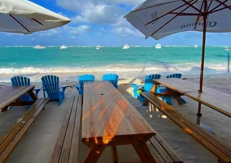 هتل Vacation Studios With Rooftop Pool, Beach Club, Restaurants Playa Los Corales