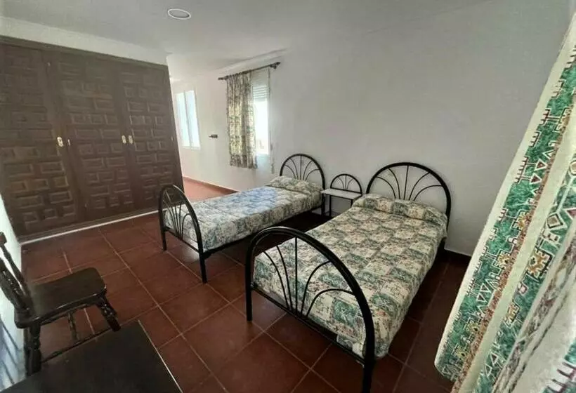 Albergue De Millares