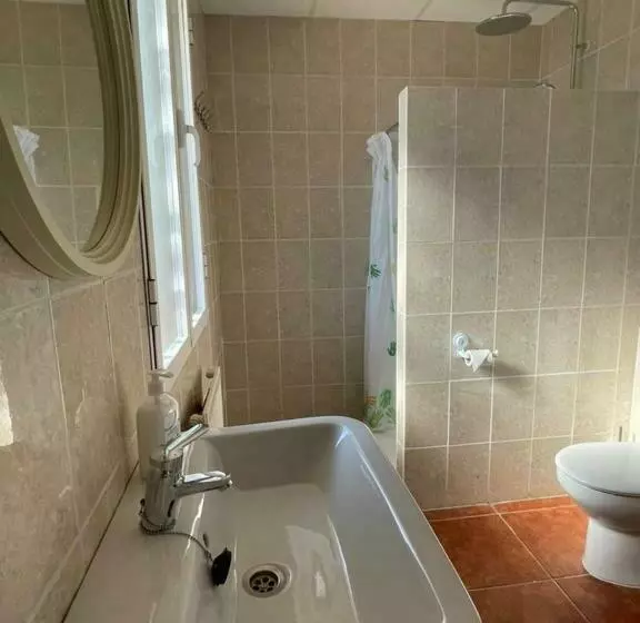 Albergue De Millares