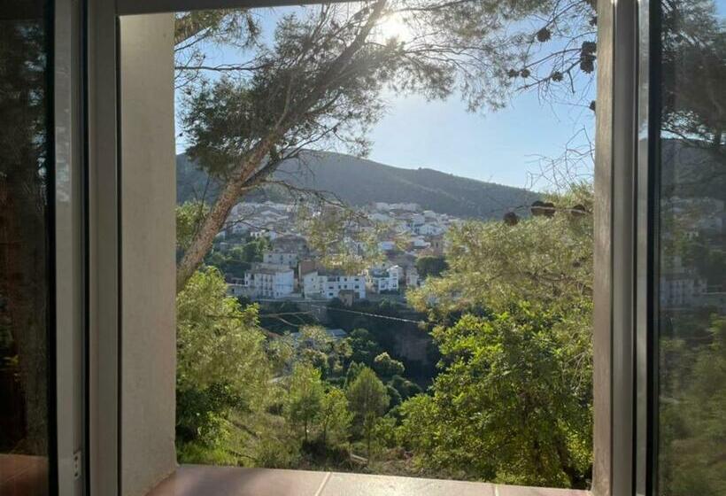 Albergue De Millares