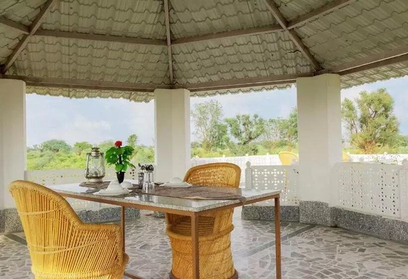 ホテル Stayvista S Gaudhuli Farmstay   Outdoor Pool & Terrace With View