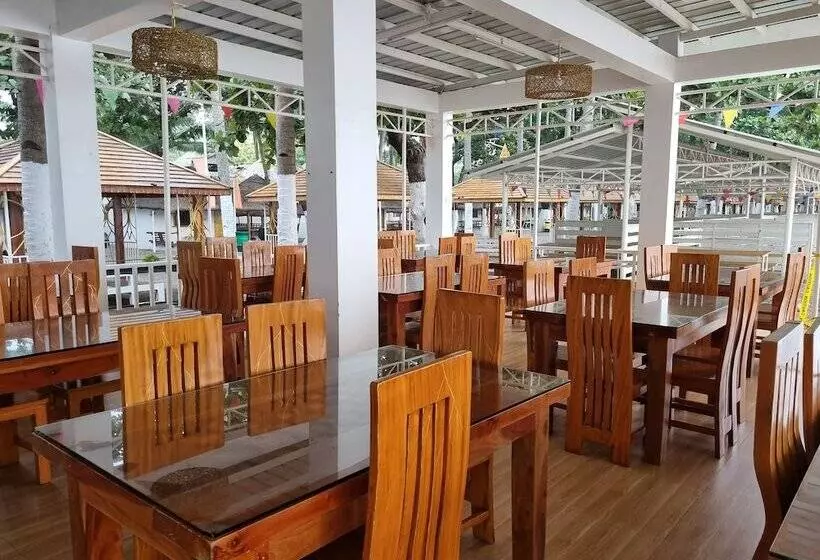 ホテル Villa Excellance Beach And Wave Pool Resort