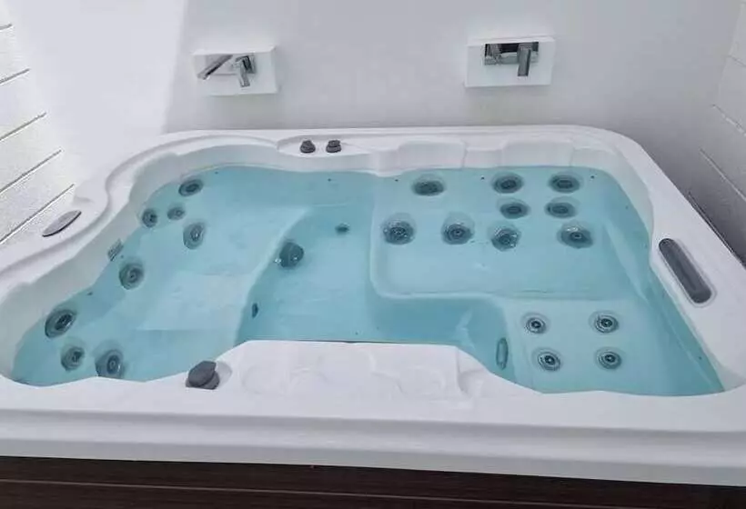 ホテル Villa Excellance Beach And Wave Pool Resort