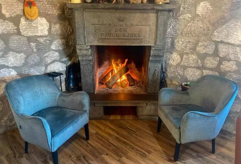 Majatalo Bujtina Adora