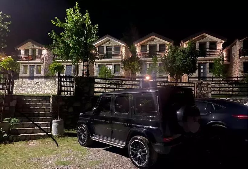 Majatalo Bujtina Adora