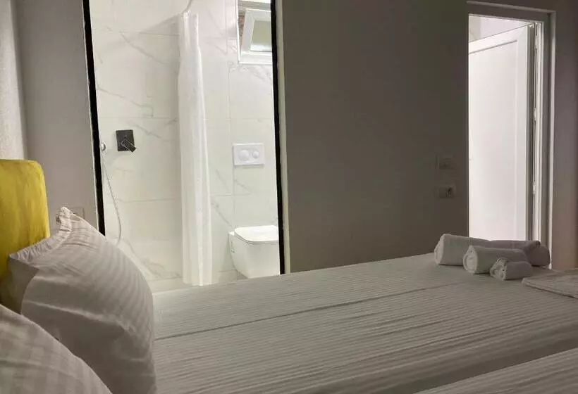 Majatalo Bujtina Adora