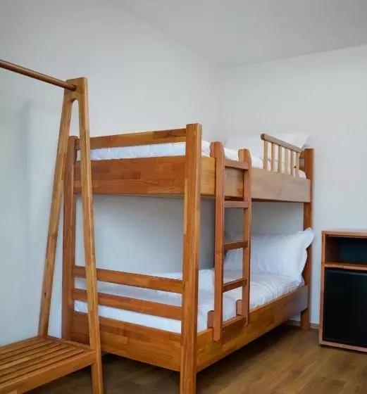 Majatalo Bujtina Adora