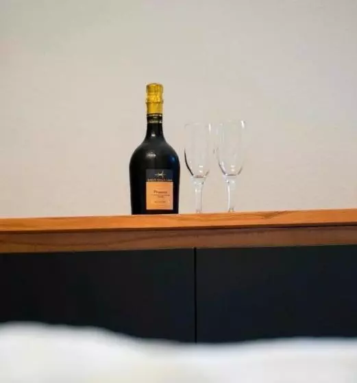 Majatalo Bujtina Adora