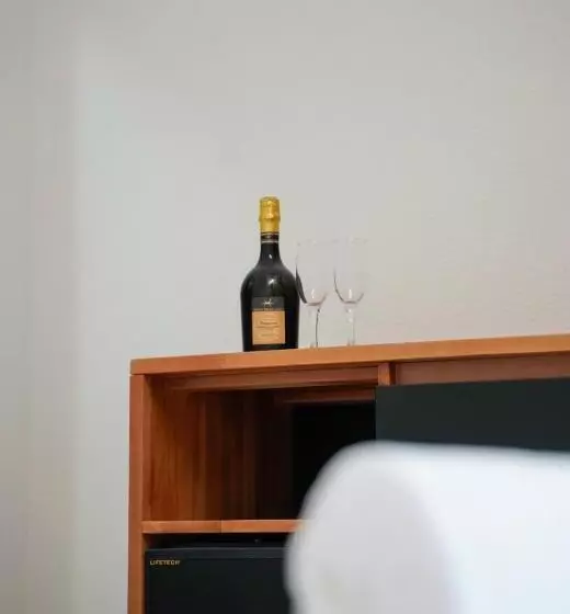 Majatalo Bujtina Adora