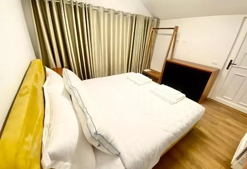 Majatalo Bujtina Adora