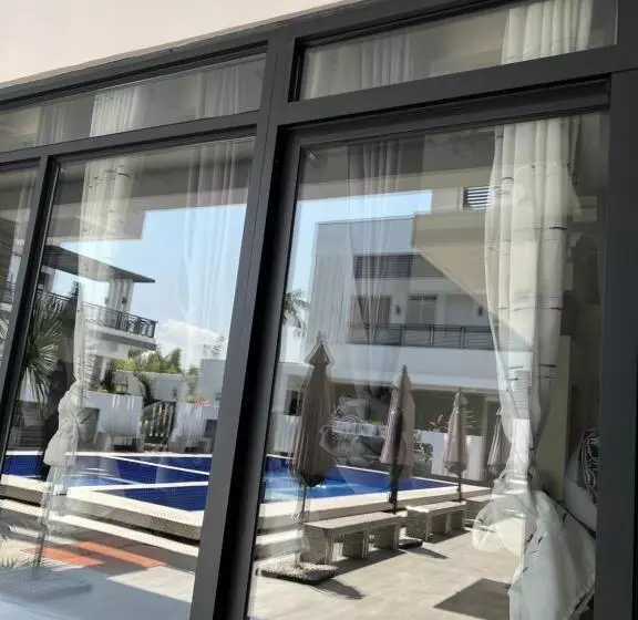 リゾートホテル Dampa Poolside Events & Accommodation