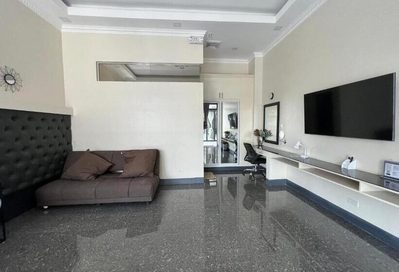 Resort Dampa Poolside Events & Accommodation