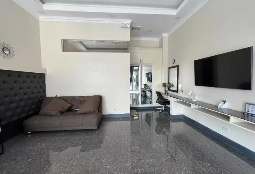 リゾートホテル Dampa Poolside Events & Accommodation