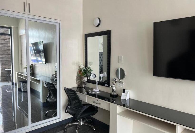 Resort Dampa Poolside Events & Accommodation