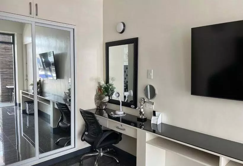 リゾートホテル Dampa Poolside Events & Accommodation