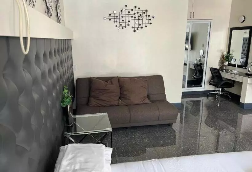 リゾートホテル Dampa Poolside Events & Accommodation