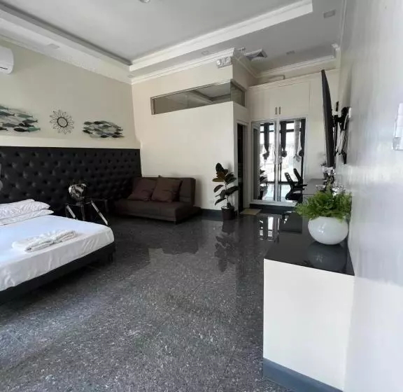 リゾートホテル Dampa Poolside Events & Accommodation