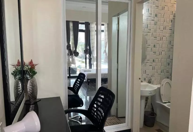 リゾートホテル Dampa Poolside Events & Accommodation