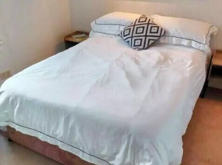 Majatalo Allandale House