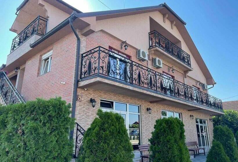 تختخواب و صبحانه As Club