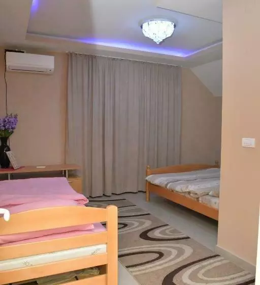 تختخواب و صبحانه As Club