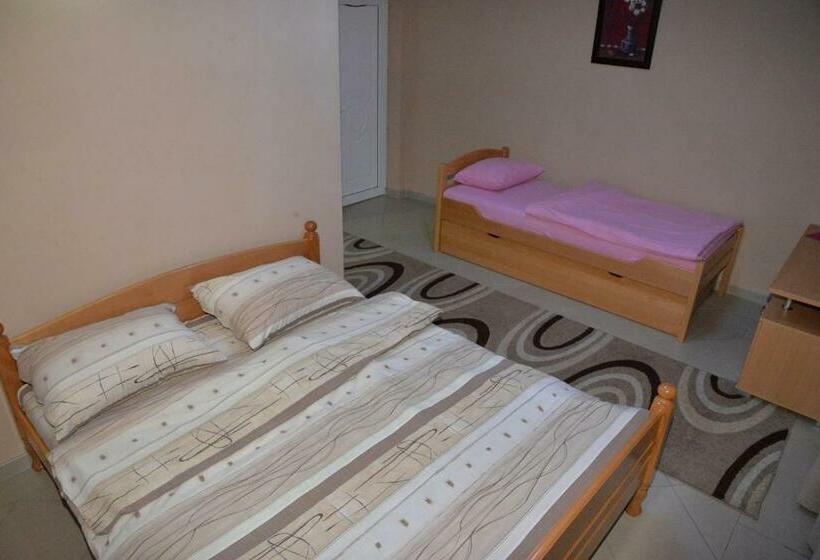 تختخواب و صبحانه As Club