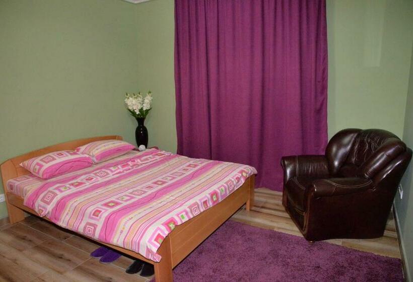 تختخواب و صبحانه As Club