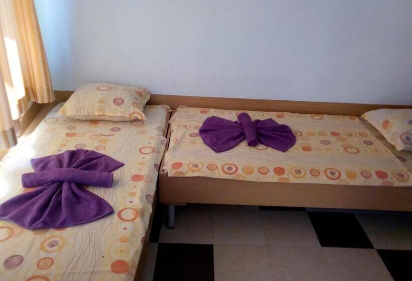 Otel семеен хотел бостън