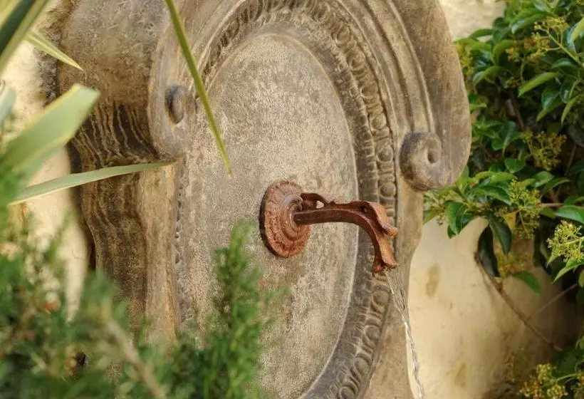 Hotelli Autour Du Petit Paradis