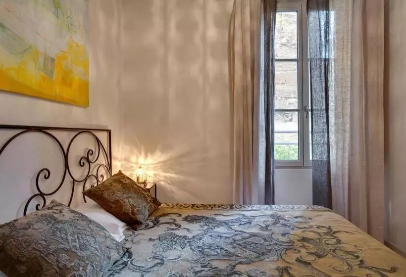 Hotelli Autour Du Petit Paradis
