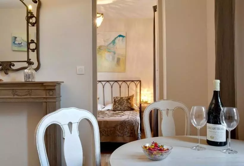 Hotelli Autour Du Petit Paradis