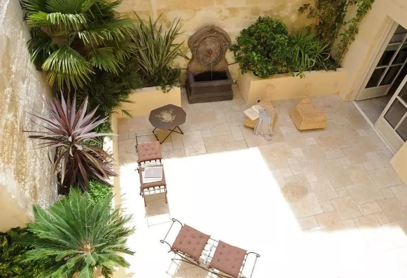Hotelli Autour Du Petit Paradis