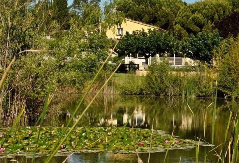 Отель Domaine De La Bégude