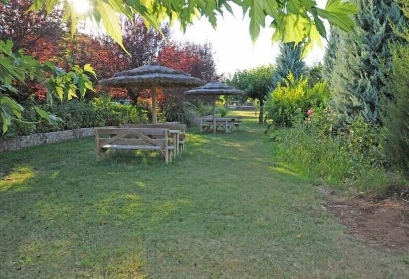 Отель Domaine De La Bégude