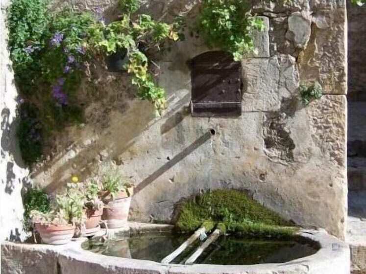 Отель Domaine De La Bégude