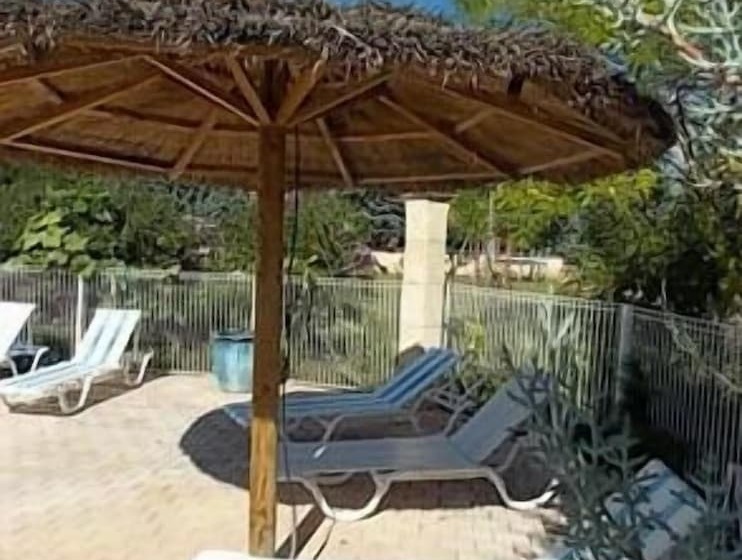 Отель Domaine De La Bégude