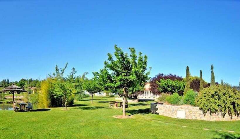 Отель Domaine De La Bégude