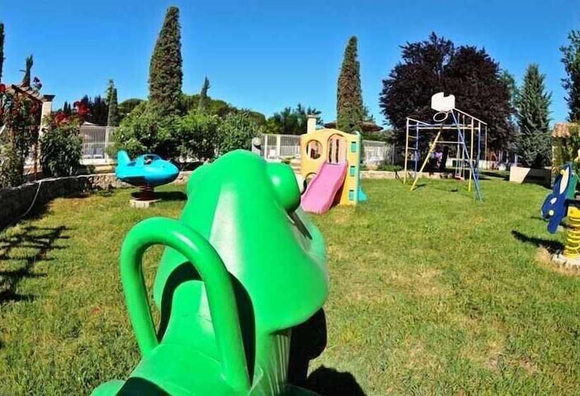 Отель Domaine De La Bégude