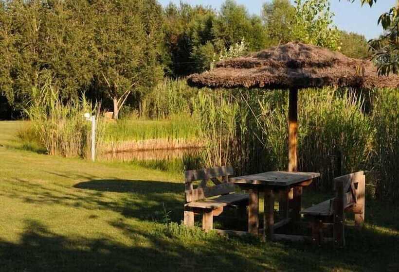 Отель Domaine De La Bégude