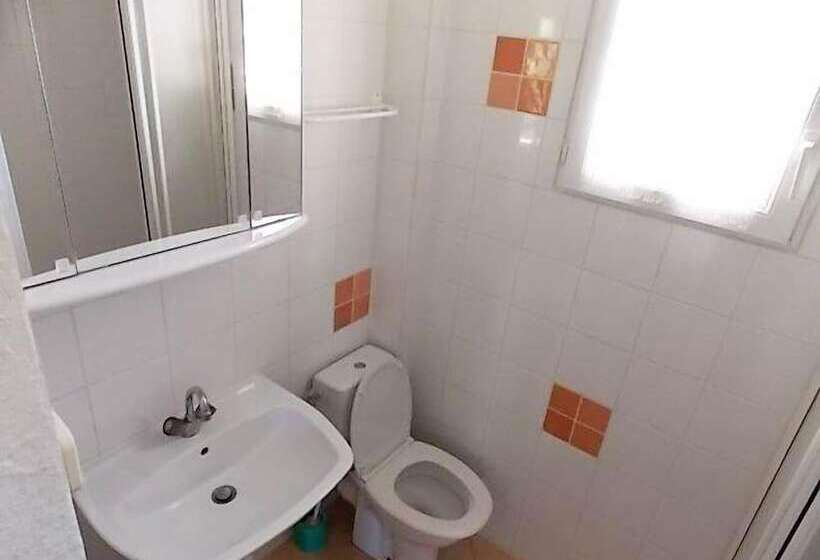 Отель Domaine De La Bégude