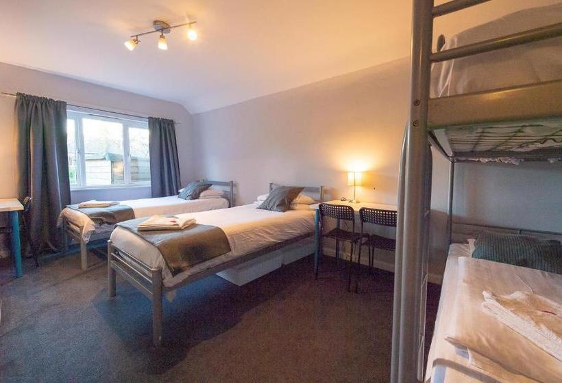 בית מלון כפרי Edinburgh Caledonian Guesthouse