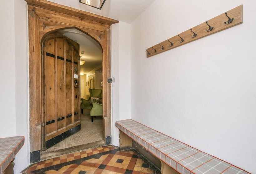 Отель Heacham Manor