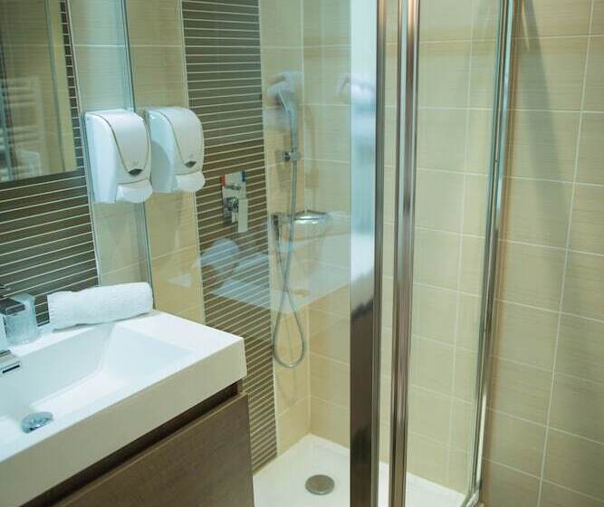 Отель Holidays & Work