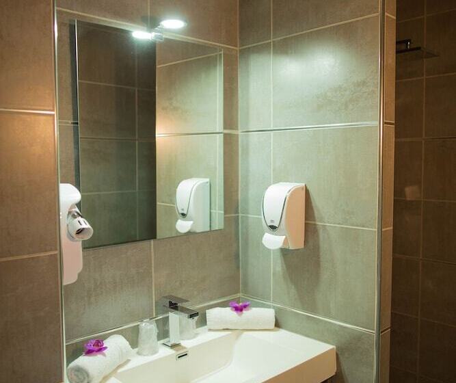 Отель Holidays & Work