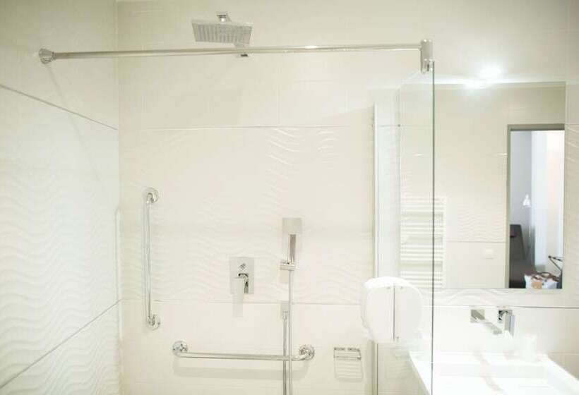 Отель Holidays & Work