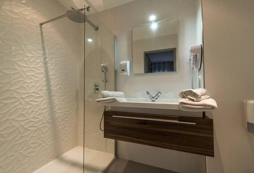 Отель Holidays & Work