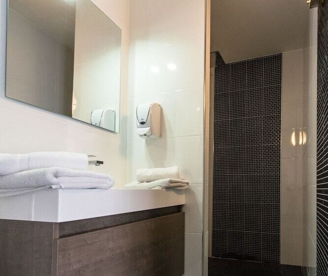 Отель Holidays & Work