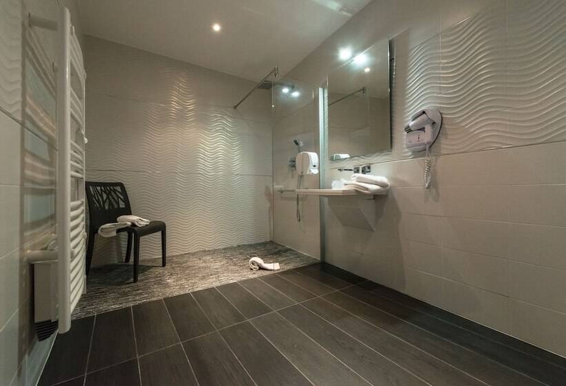 Отель Holidays & Work