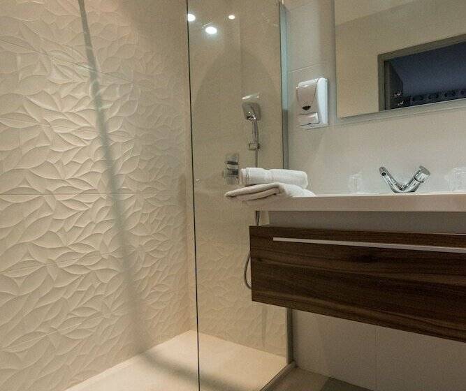 Отель Holidays & Work