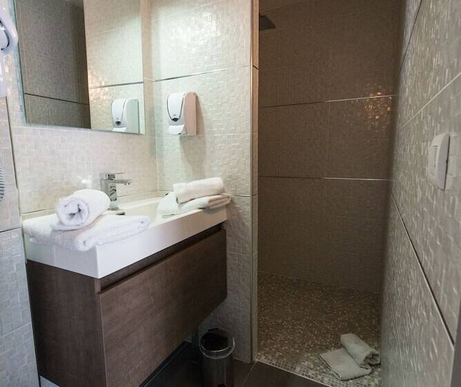 Отель Holidays & Work